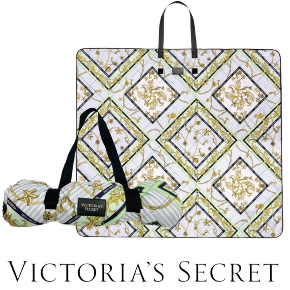 Victoria’s Secret Nautical Coastal Print Packable Picnic Beach Blanket